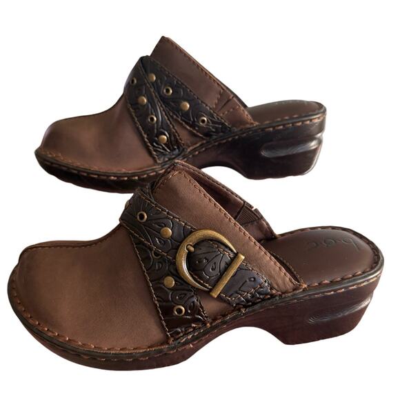 b.ø.c Brown Leather Buckle Clog Mules Embossed Strap Studded Comfort Shoes 8M - Picture 5 of 8